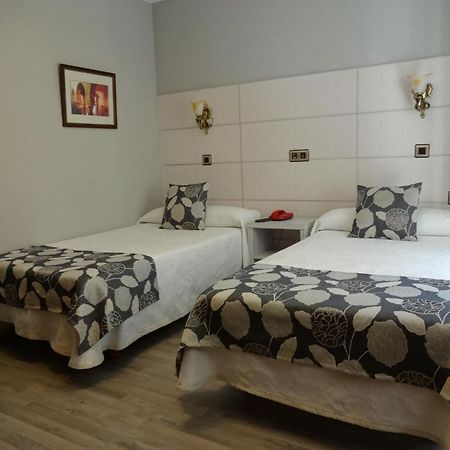 Hotel Los Naranjos Caces Δωμάτιο φωτογραφία