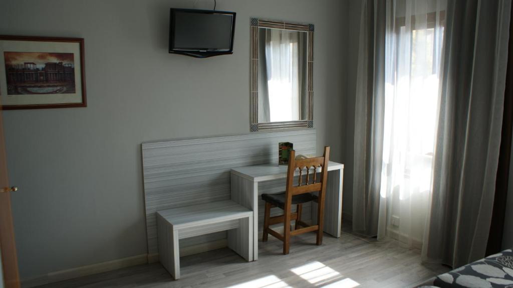 Hotel Los Naranjos Caces Δωμάτιο φωτογραφία