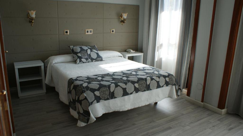 Hotel Los Naranjos Caces Δωμάτιο φωτογραφία