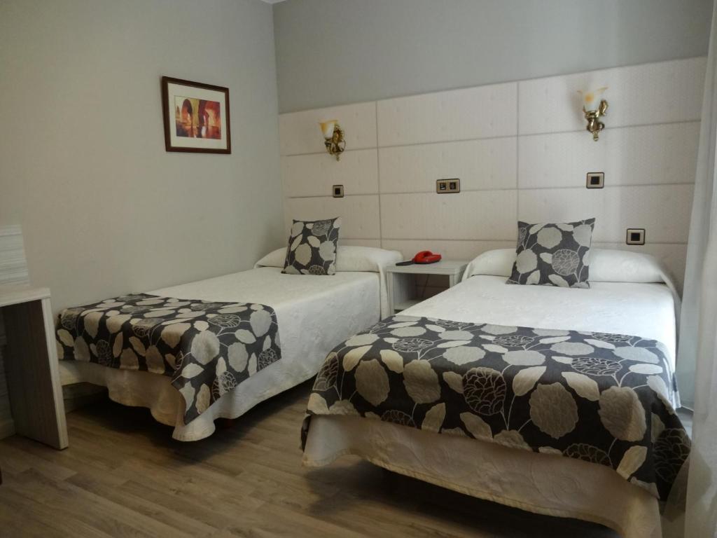 Hotel Los Naranjos Caces Δωμάτιο φωτογραφία