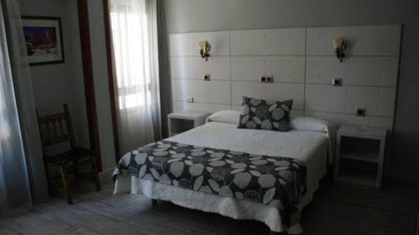 Hotel Los Naranjos Caces Εξωτερικό φωτογραφία