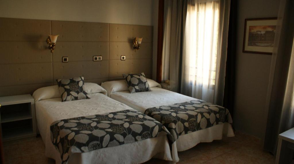 Hotel Los Naranjos Caces Δωμάτιο φωτογραφία